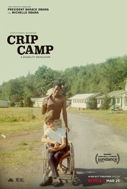 Affiche du documentaire Crip Camp où on voit un adolescent noir, guitare sur l'épaule, tenant le fauteuil roulant d'un adolescent blanc.